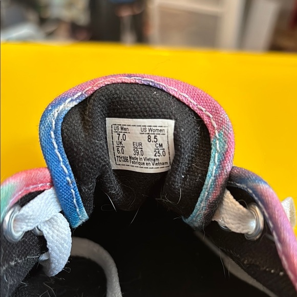 Vans Women's 8.5 Tie-Dye Sneakers barely worn - Picture 5 of 7